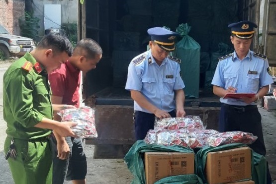 Lạng Sơn: Phát hiện số lượng lớn thực phẩm nhập lậu